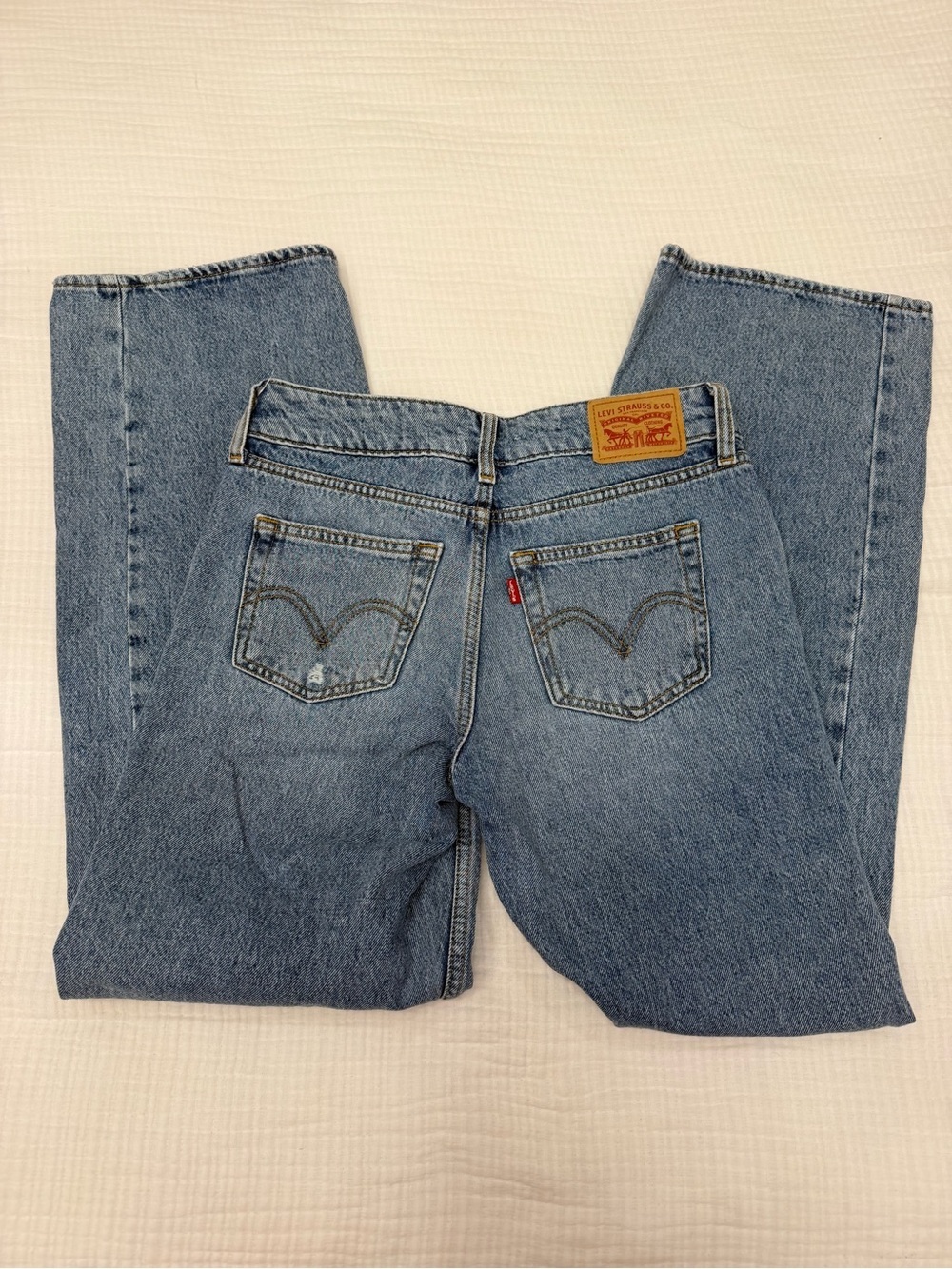 levi’s superlow jeans in the table talk wash